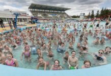 Miễn phí vé bơi và tăng 50% Frístundastyrkur cho trẻ em